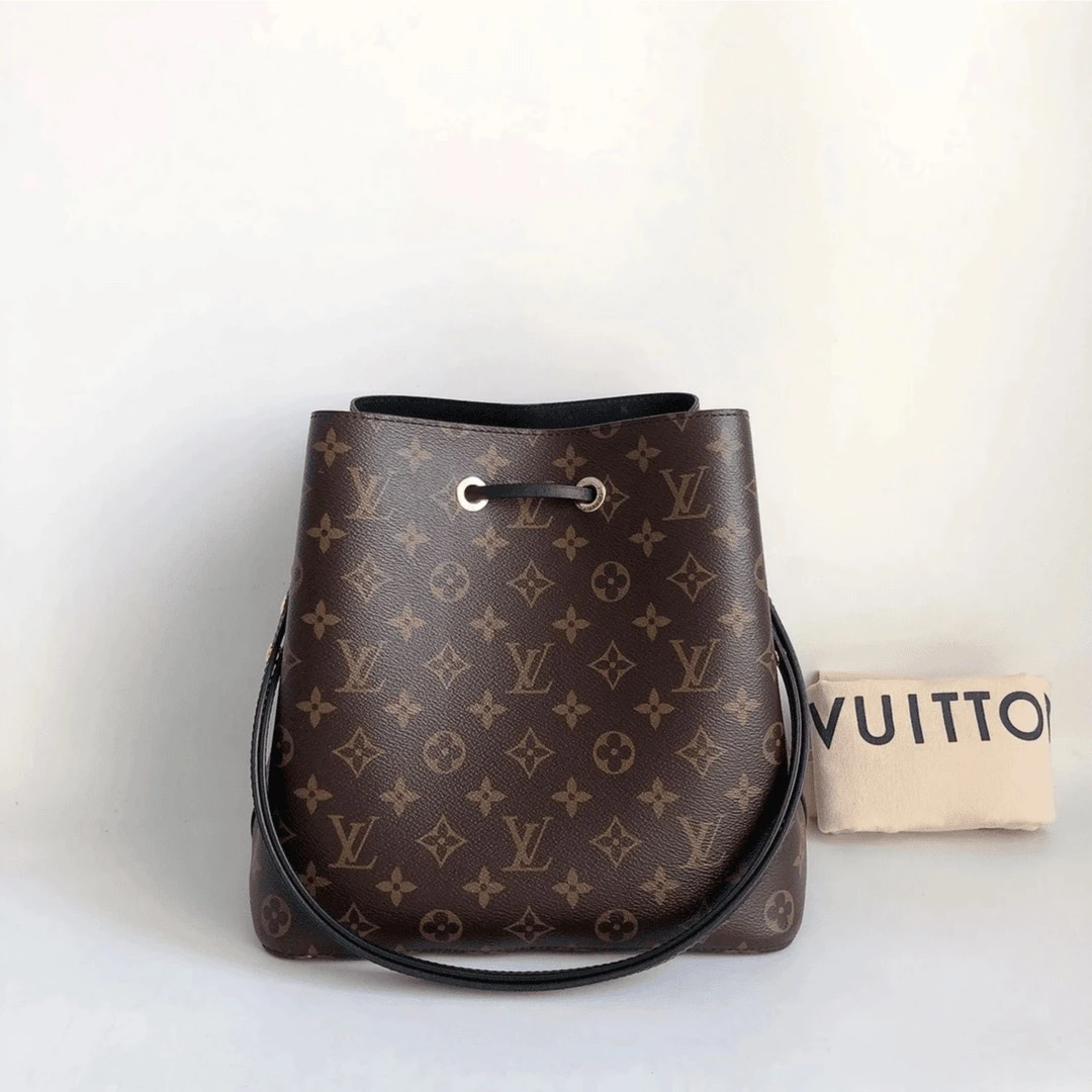 99新 LouisVuitton/路易威登 98新lv黑桶