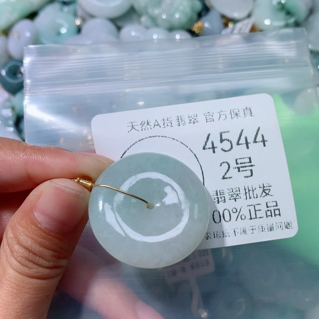 翡翠挂件未镶嵌翡翠