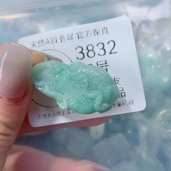 翡翠挂件未镶嵌翡翠