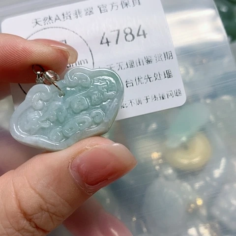 翡翠挂件未镶嵌翡翠