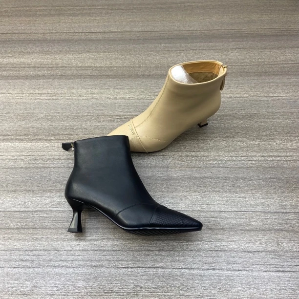 224冬季新款真皮女靴高级感尖头靴子百搭小短靴黑色及踝靴7243122