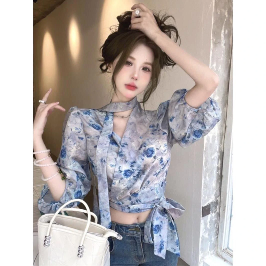 法式设计绝美泡泡袖短款衬衫上衣女夏季洋气小衫复古碎花v领衬衣