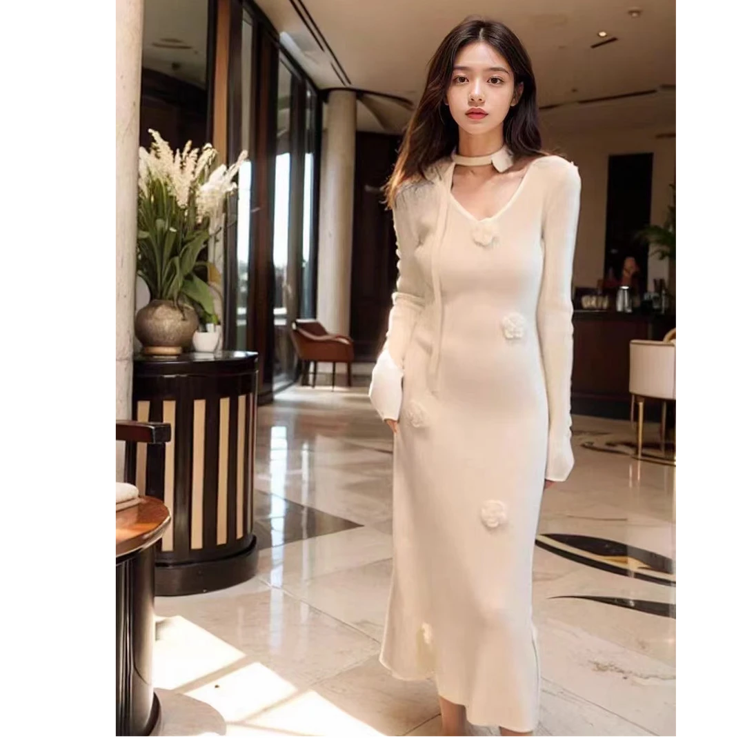 法式复古显瘦针织连衣裙女秋冬新款裙子V领立体花朵长裙
