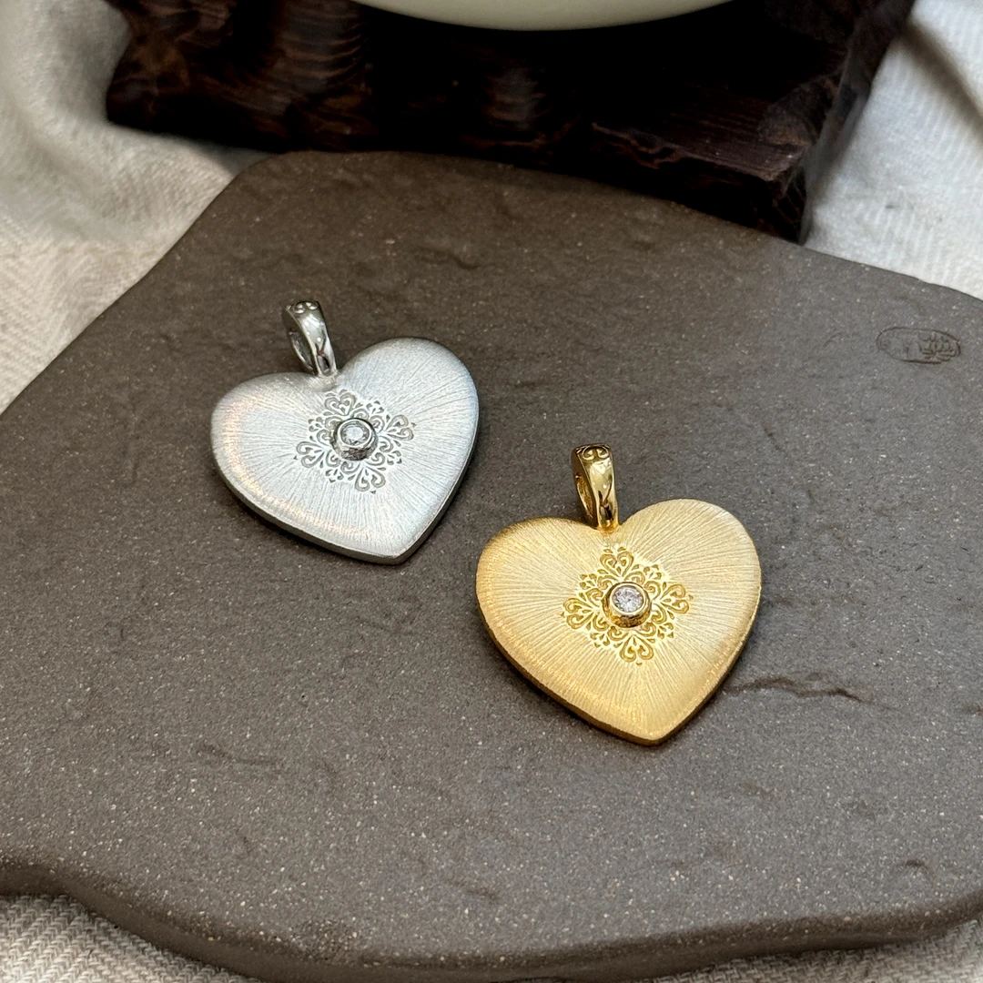 吊坠925银锆石 M7946 白锆唐草十字纹爱心吊坠