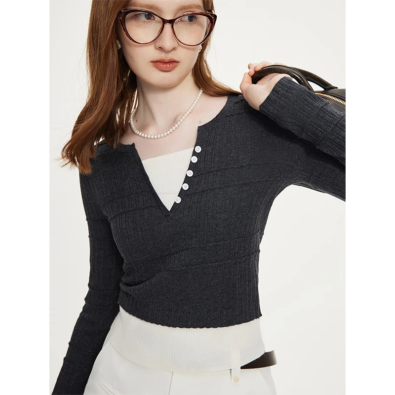 范思蓝恩简约百搭修身V领撞色假两件针织衫秋新款打底衫24FS13039