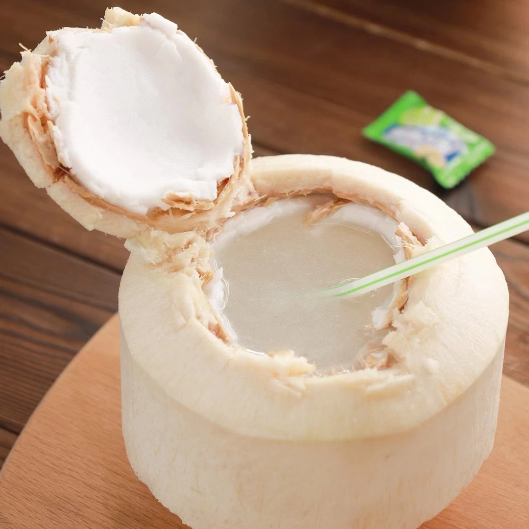 泰国进口椰青浓郁奶香清澈椰汁单果900g起带开椰器食用椰子