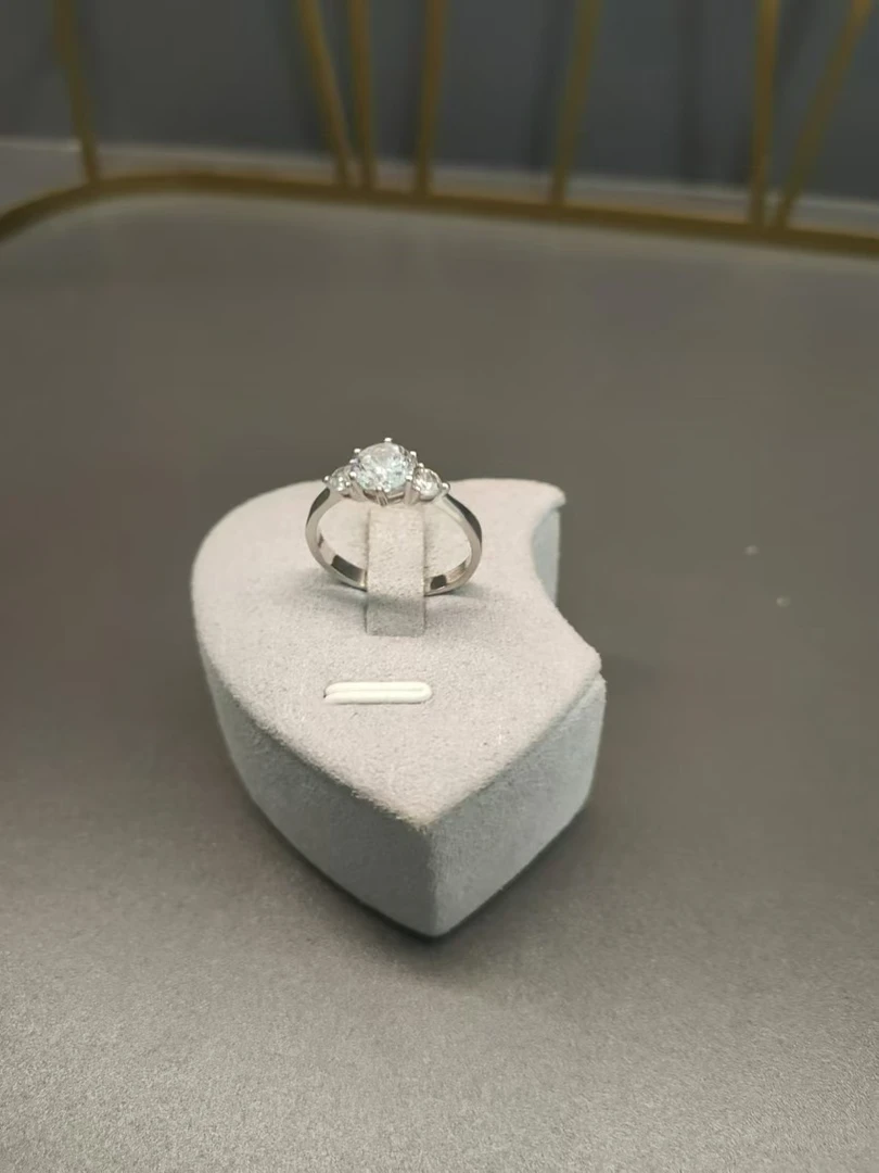 925银莫桑石戒指 执着一克拉戒指.xx090