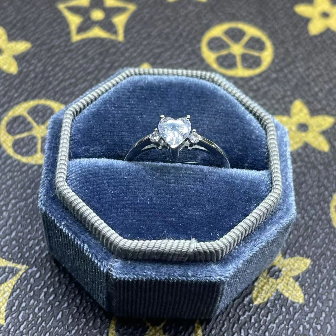 925银莫桑石戒指 爱心单钻戒指.xx202