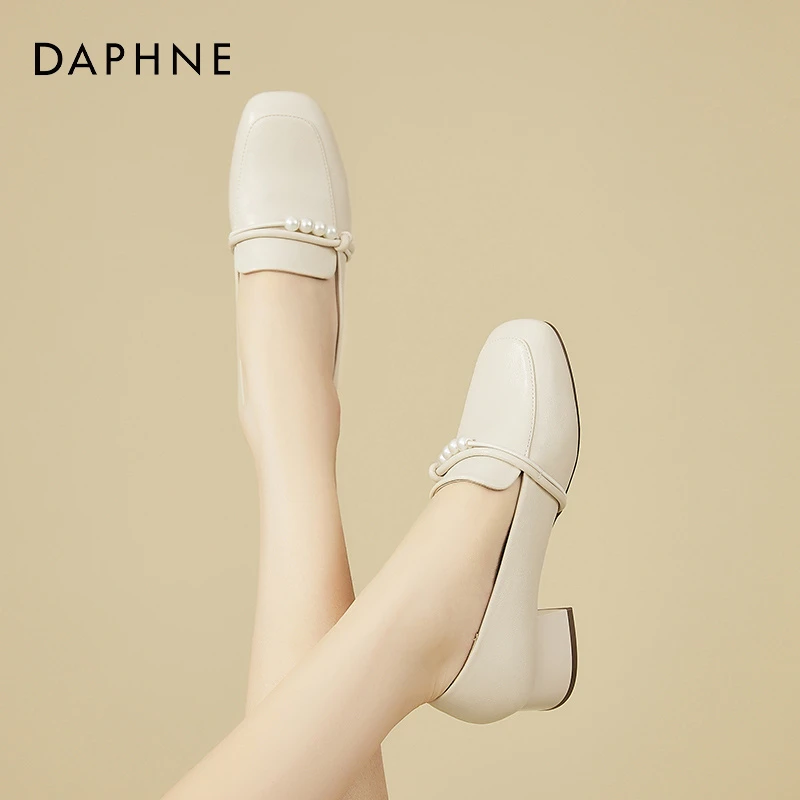 达芙妮白色乐福鞋女2025新款夏季珍珠配裙子粗跟单鞋英伦风小皮鞋