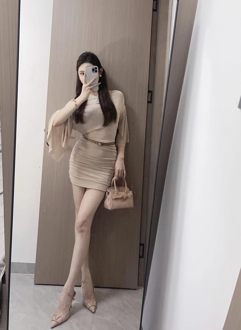【珊珊哦】一字肩温柔七分袖抹胸连衣裙女秋季修身包臀裙
