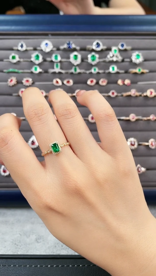 【闪购商品】祖母绿戒指18K金镶嵌小****?设计师款0.398ct