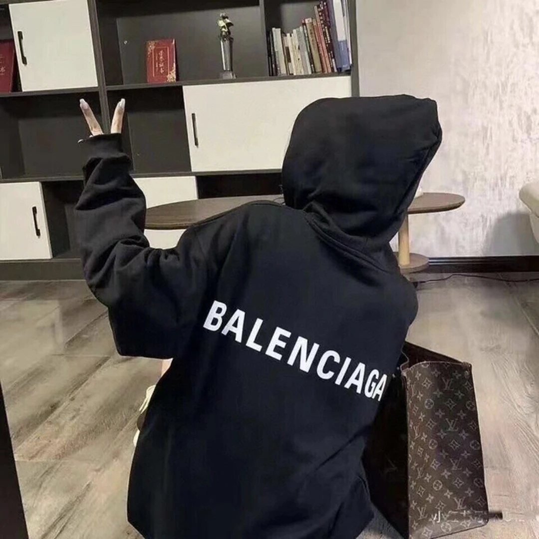 Balenciaga/巴黎世家 1j033 99新 背后大logo连帽卫衣 xs码公价1w