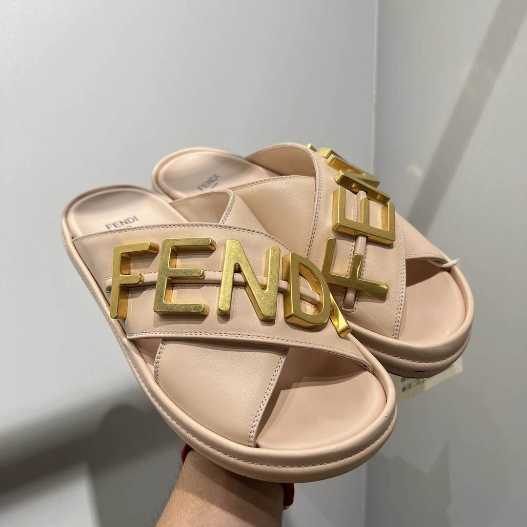 3f047/99新Fendi芬迪标语字母休闲一字拖鞋 37码 公价1.1w