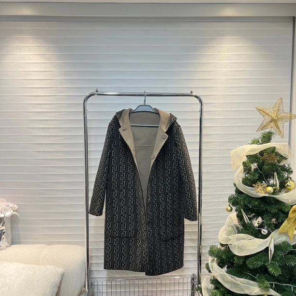 99新/芬迪/FENDI/22ss正反两穿羊毛大衣/46码/公价3.3w/1170