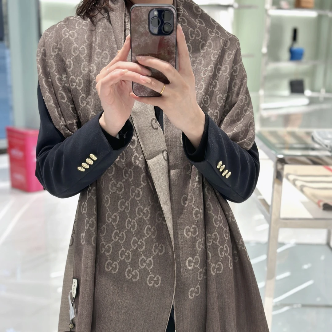 Gucci/古驰 dl116 99新 老花系列印花围巾 公价7k
