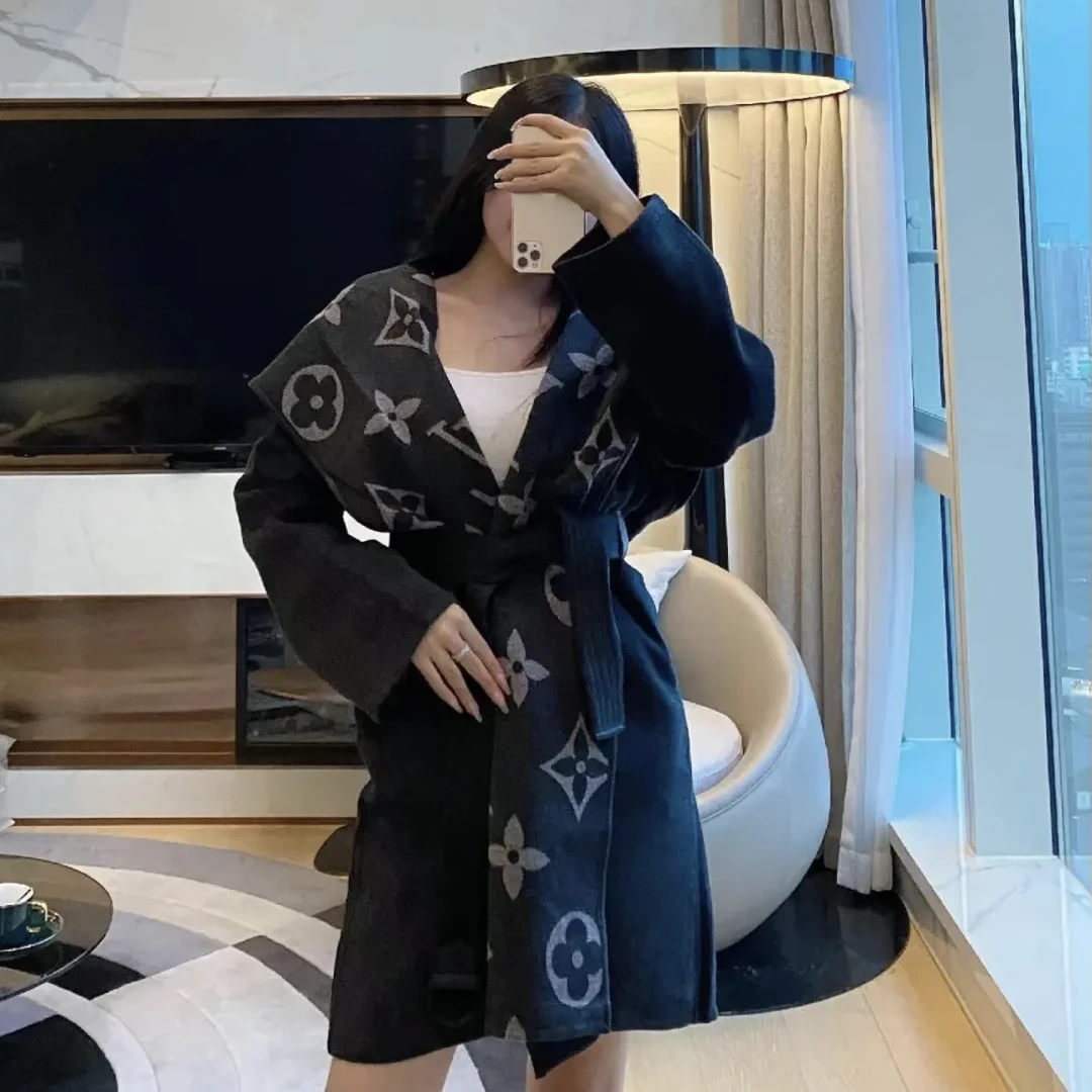 Louis Vuitton/路易威登  b077 36码 藕粉色大花浴袍 4w公价