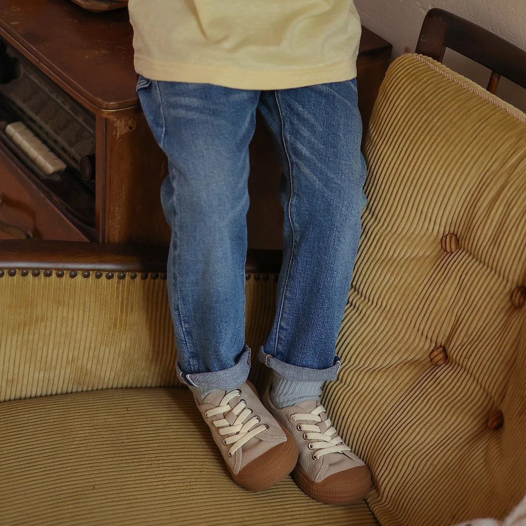 幼儿园宝宝百搭休闲直筒牛仔裤允儿妈女童春季新款直筒裤儿童裤子