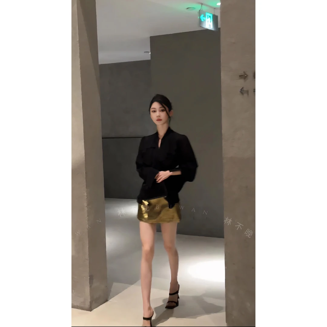 气质轻奢显瘦古典高雅小众设计感收腰衬衣+金色包臀裙