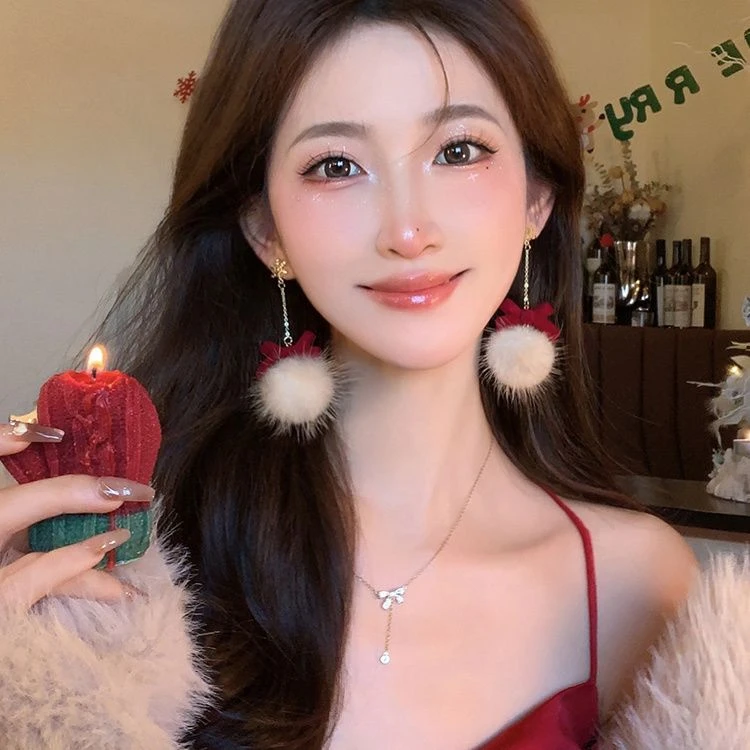 早春雪花蝴蝶结毛绒绒耳钉新款2024爆款耳环女喜庆小众设计感耳饰