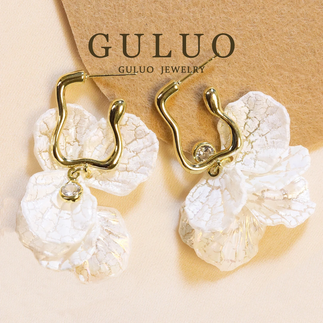 合金树脂耳饰 超仙长款花瓣白月光小众精致时尚耳钉1726轻奢ins