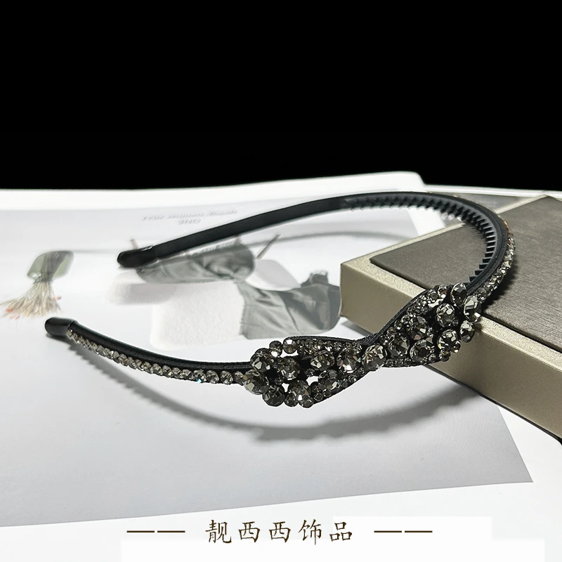 16498 简约气质百搭满钻发箍