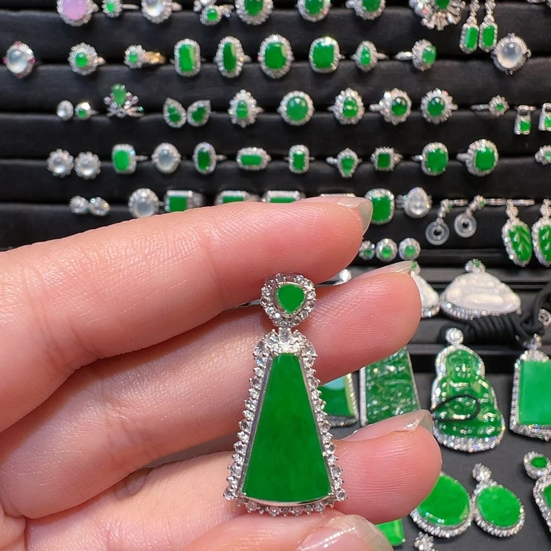 翡翠颈饰18K金镶嵌吊坠