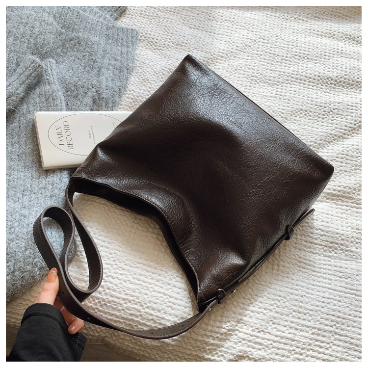 包女春夏季2025新款腋下包大容量慵懒风百搭小众简约托特包单肩包