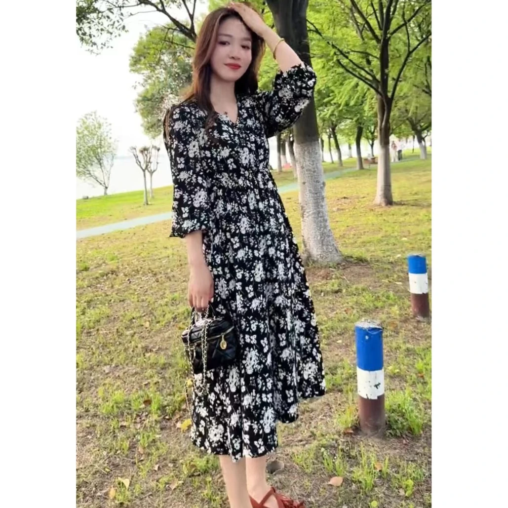 房小姐春秋碎花长裙高级感法式复古V领高腰胖MM中长款长袖连衣裙