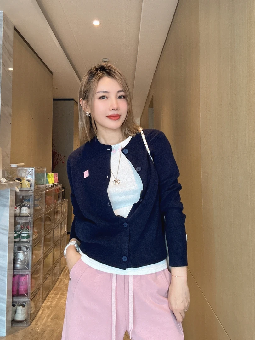 【CM】藏蓝圆领长袖粉标羊毛开衫M4S0947