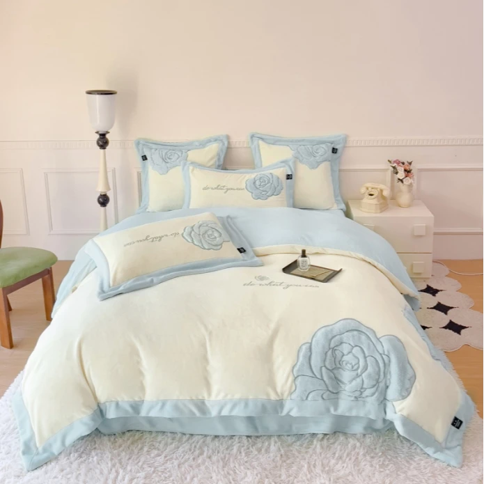 品家居2024新款奢品绒贴布绣花四件套-安妮