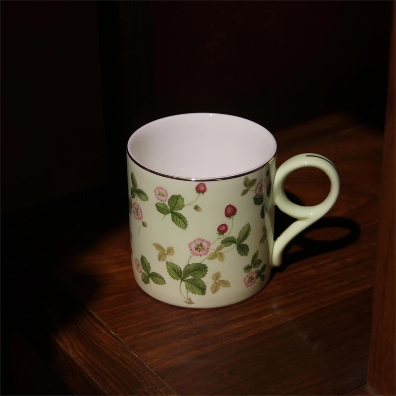 P29色釉绿色野草莓WAIKIWOOD黑宝瓶欧式骨瓷红茶马克杯4027