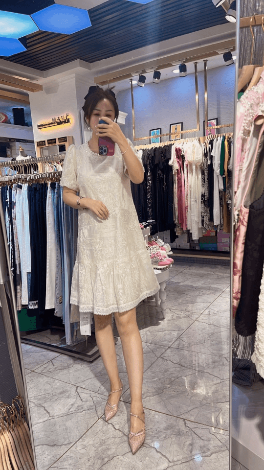 女装连衣裙气质白色轻奢设计师