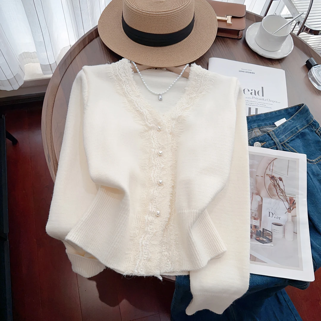 法式V领珍珠蕾丝拼接针织衫女秋2024新款减龄毛衣别致好看小上衣