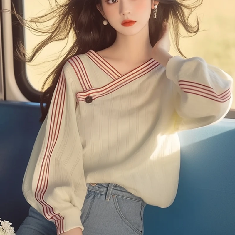 秋季2024新款韩系慵懒风超好看小个子宽松斜肩杏色条纹长袖卫衣女