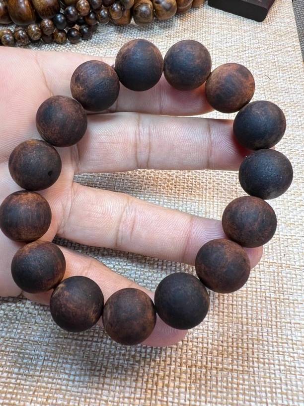 黑油麻丝软油，1.5手串降真香