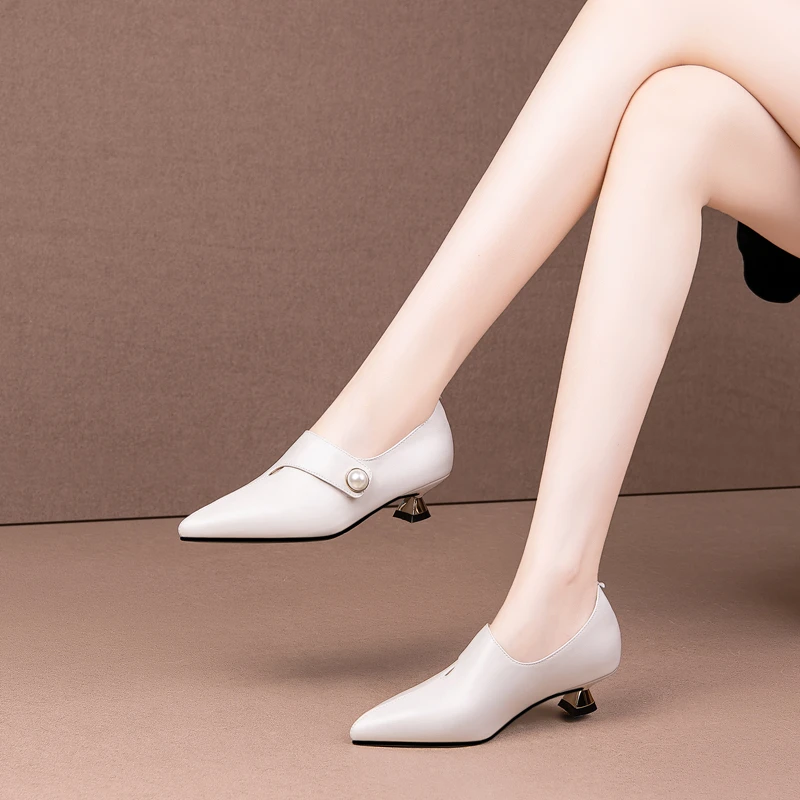 深口鞋女2025春秋季新款真皮尖头米白色猫跟单鞋低跟皮鞋四季鞋子