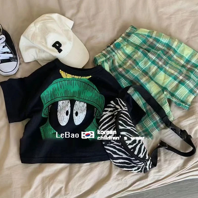 182韩版童装男童帅气百搭黑色t恤2023新款时髦宝宝上衣裤子套装