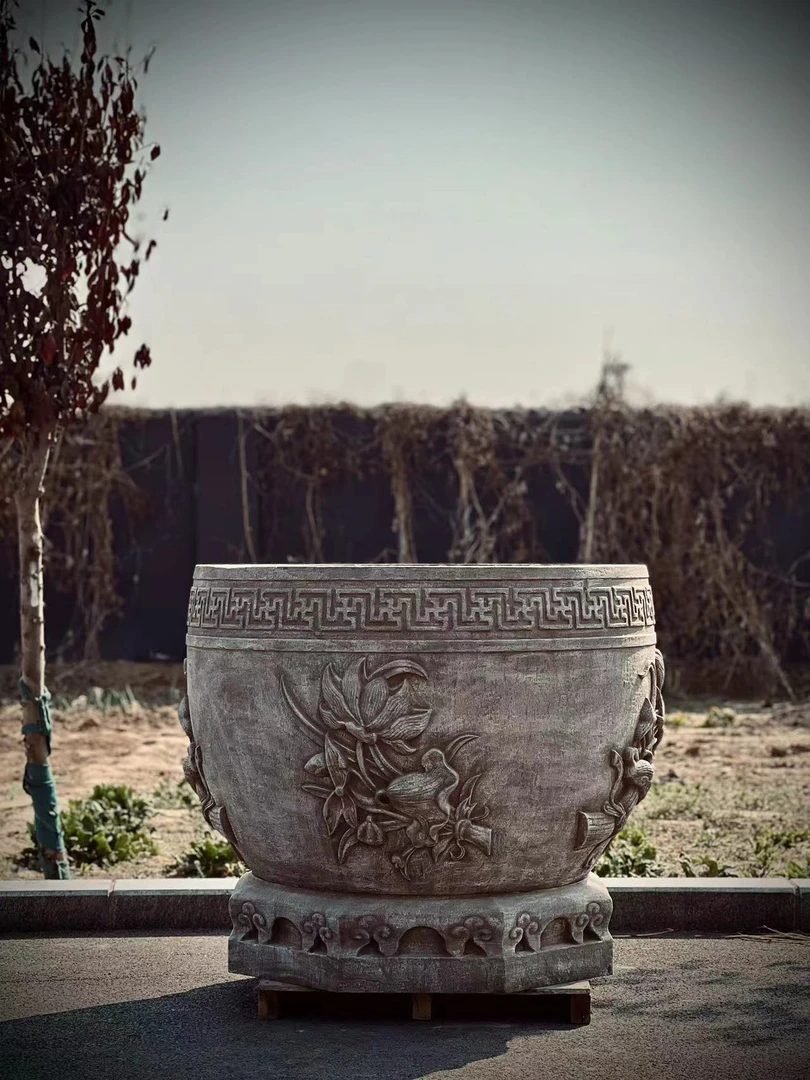 高浮雕门海 材质:青石 尺寸：高103厘米 口经115厘米 纯手工老物件