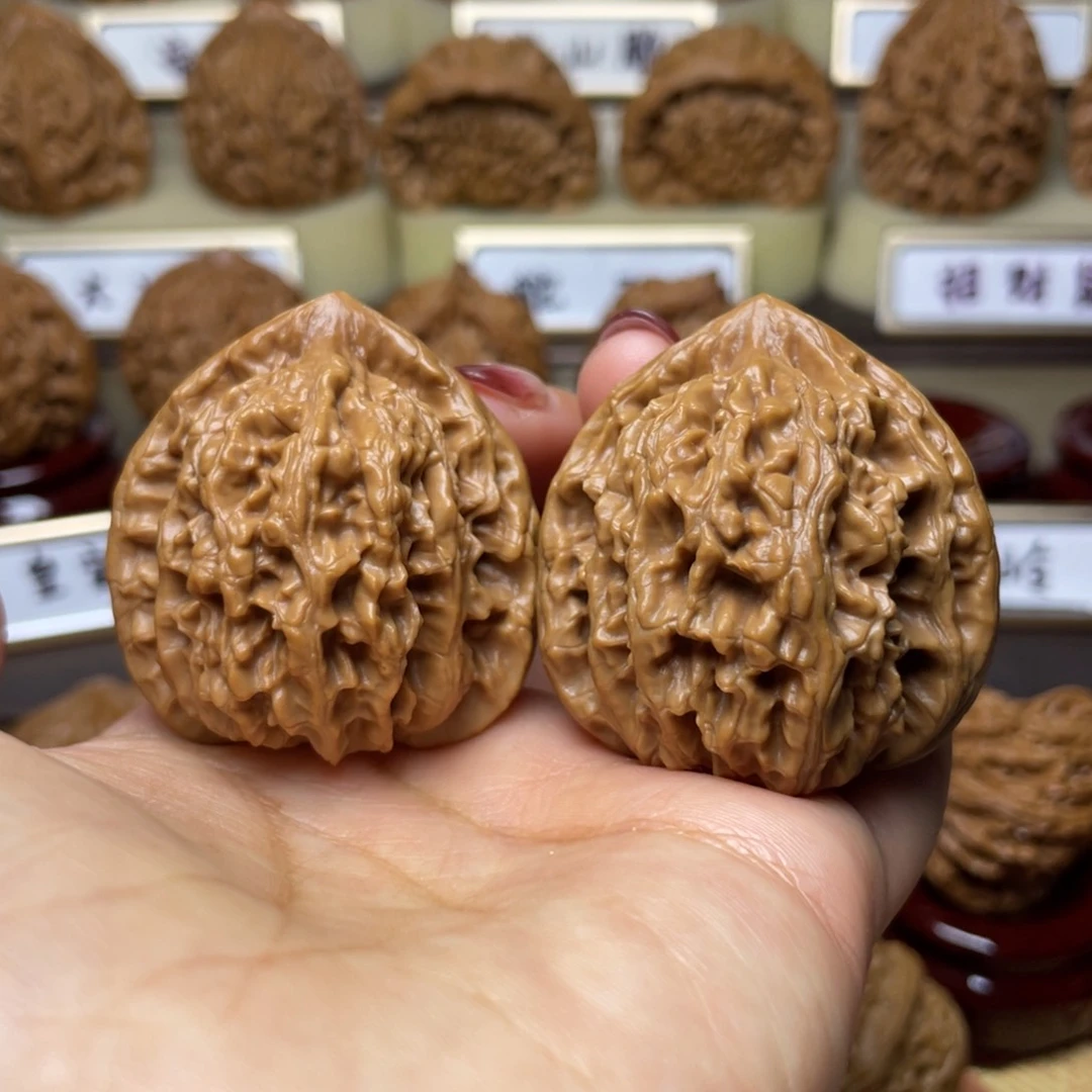 文玩核桃把件霞云岭39左右