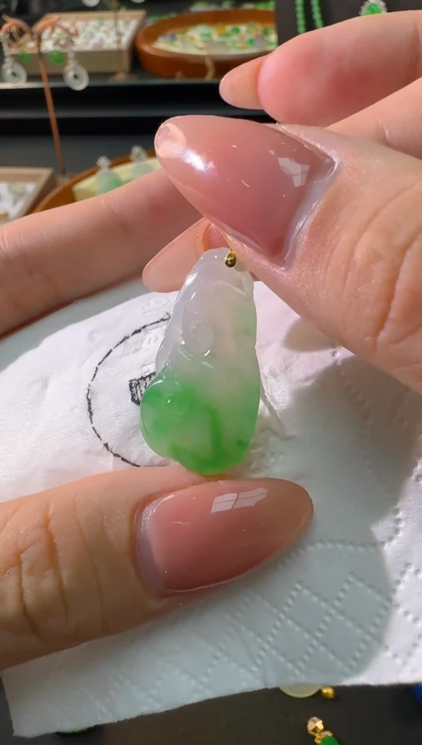 【闪购商品】翡翠颈饰18K金镶嵌吊坠