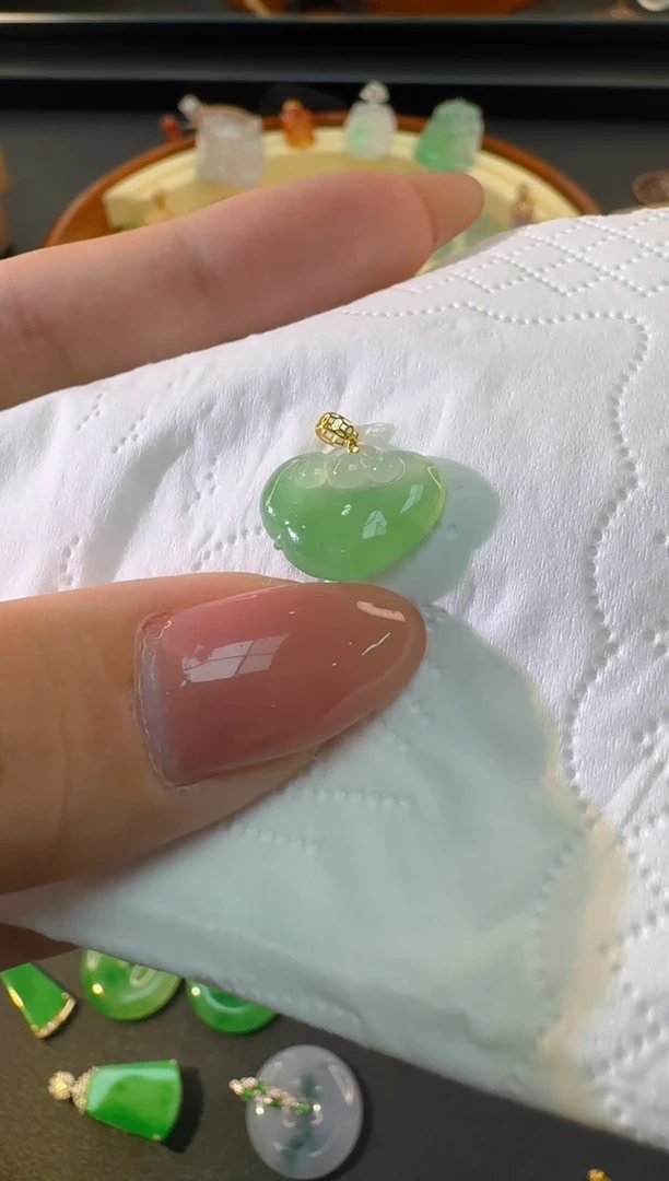 【闪购商品】翡翠颈饰18K金镶嵌吊坠