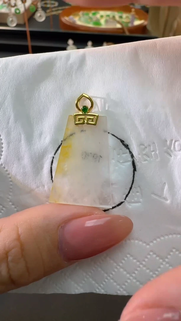 【闪购商品】翡翠颈饰18K金镶嵌吊坠