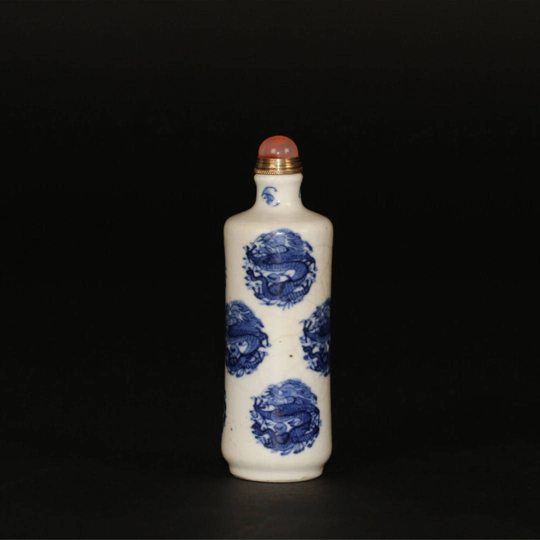 【古董拍卖】【清代时期】 浆胎青花团龙纹鼻烟壶