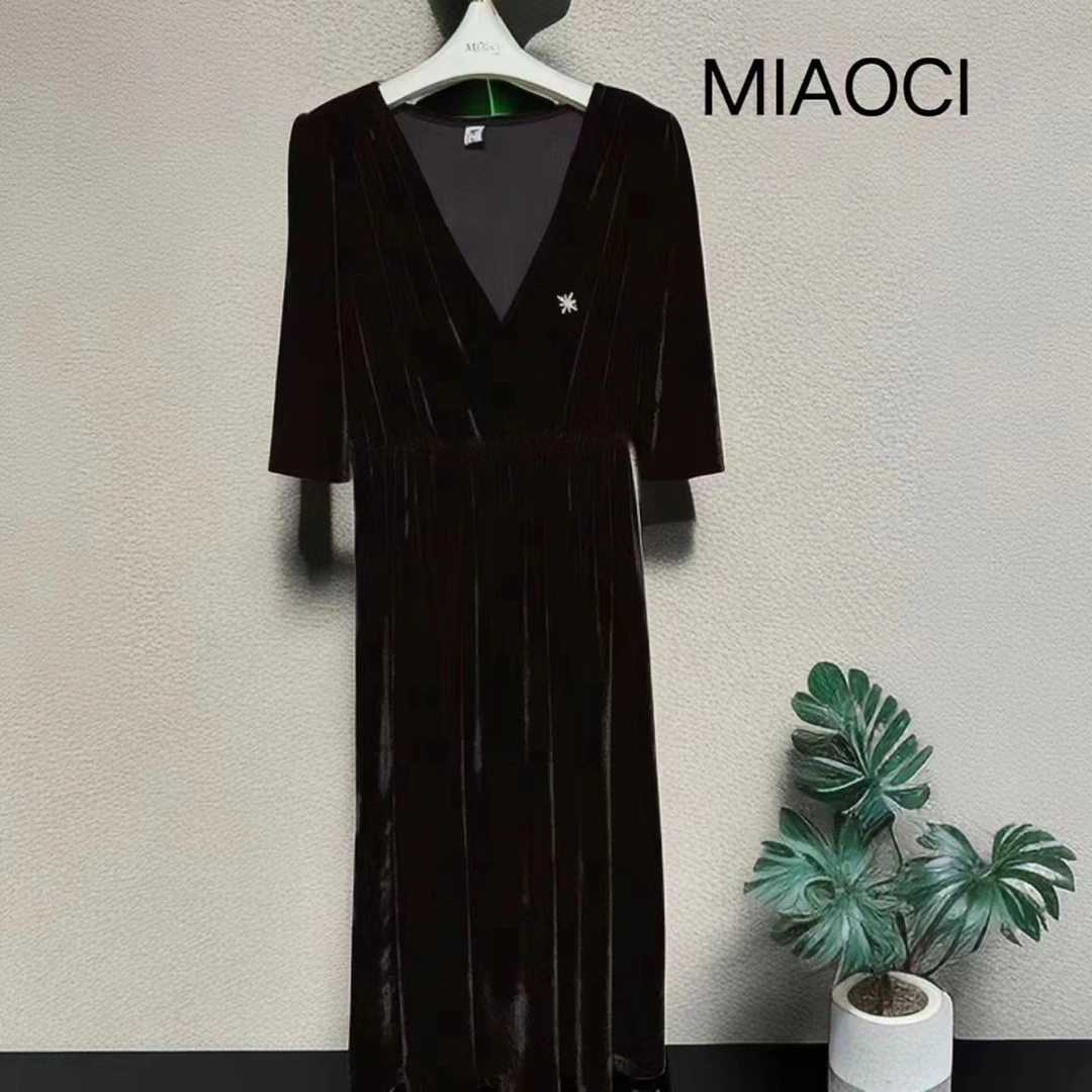 【MIAOCI】20990 新品遮肉显瘦大V领丝绒连衣裙