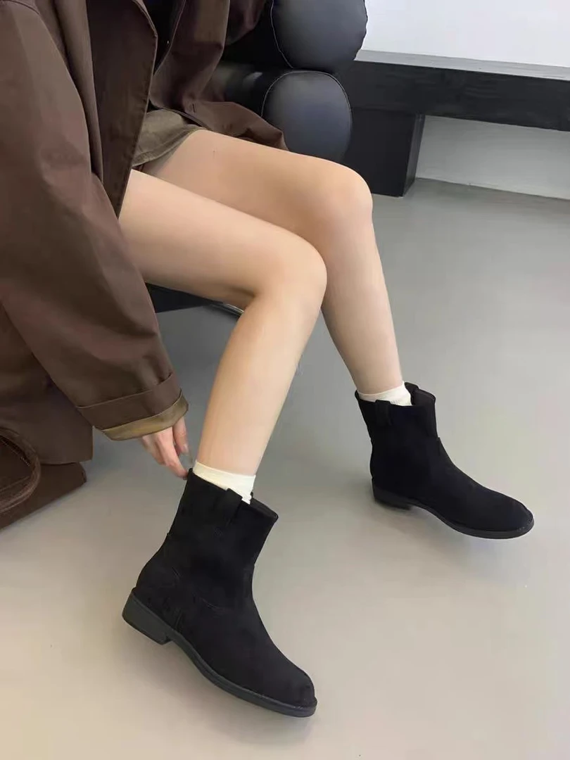 （单里）秋冬新款绒面韩系女靴平底圆头短靴复古英伦风马丁靴 090-1