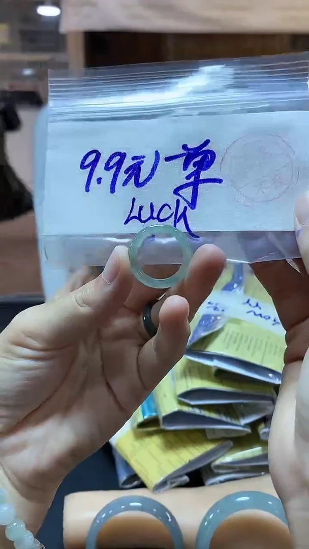 【闪购商品】定制翡翠未镶嵌戒圈多样性随机发货