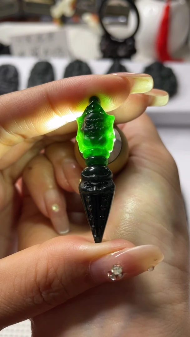 【闪购商品】翡翠颈饰未镶嵌降魔杵