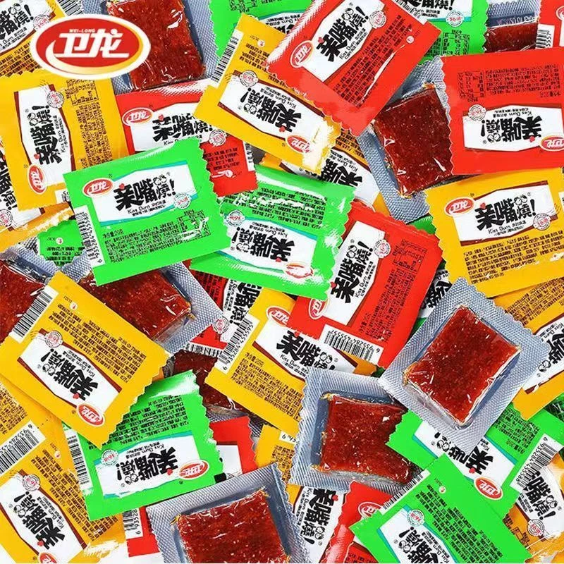 卫龙辣条亲嘴烧儿时怀旧麻辣味大刀肉大礼包网红零食小吃辣条