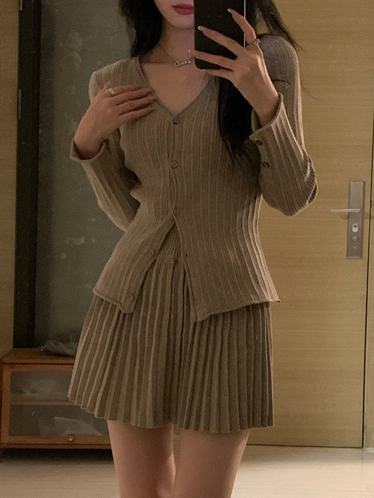 纯欲洋气辣妹装套装V领长袖修身针织开衫+秋冬季辣妹高腰百褶裙