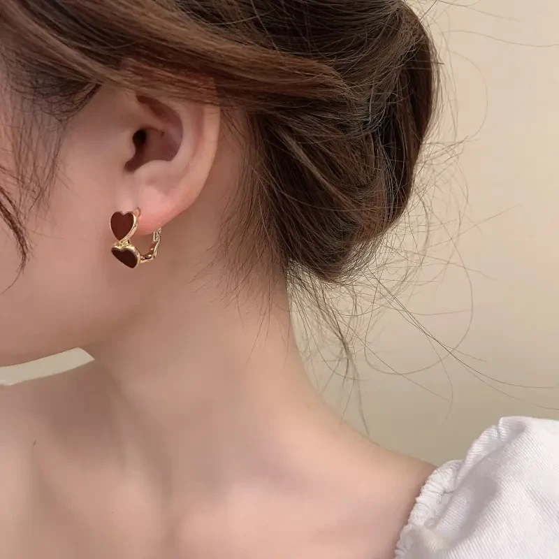 铜合金耳饰 秋冬上新轻奢气质复古酒红色桃心耳环港风设计感耳饰
